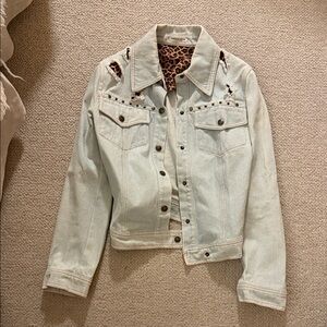 Stylish Light Blue Denim Jacket with Leopard Print